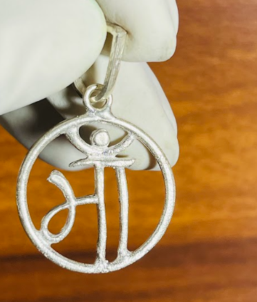 💗 Maa Pendant – Pure Silver | Circular Design with Hindi “माँ” Inscription