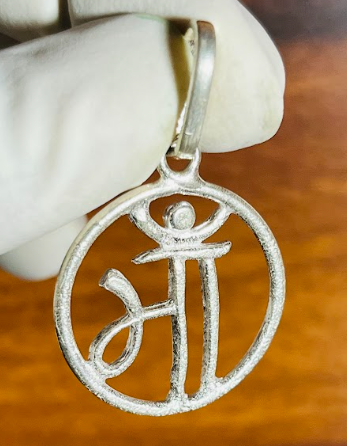 💗 Maa Pendant – Pure Silver | Circular Design with Hindi “माँ” Inscription